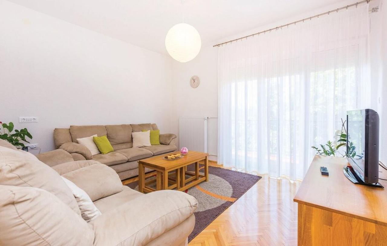 Big White Apartment Novi Vinodolski Bagian luar foto